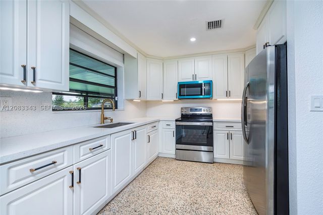 955 NW 15th St, Homestead, FL 33030