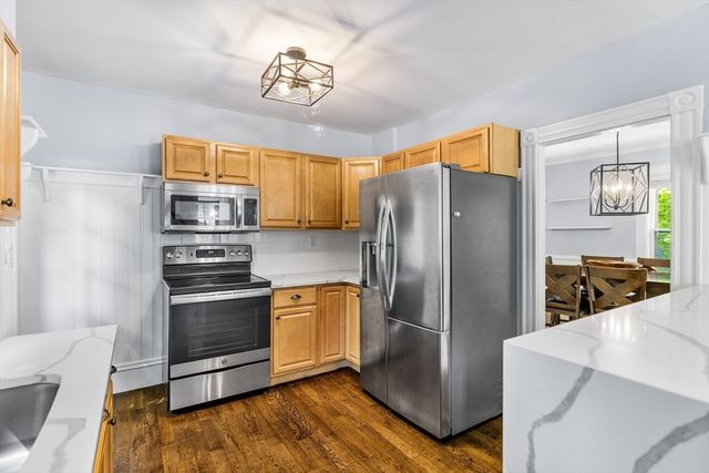 55 School St, Groveland, MA 01834