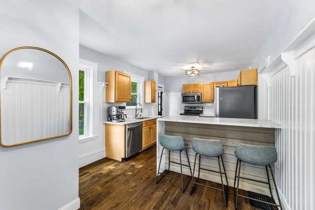 55 School St, Groveland, MA 01834