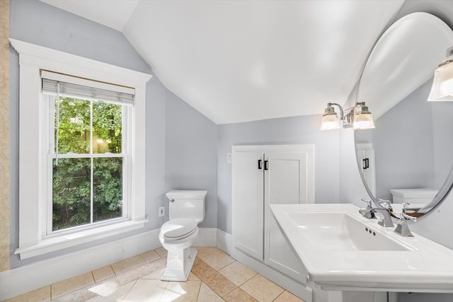 55 School St, Groveland, MA 01834
