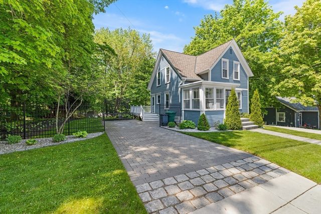 55 School St, Groveland, MA 01834