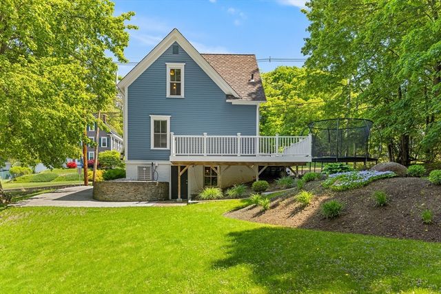 55 School St, Groveland, MA 01834