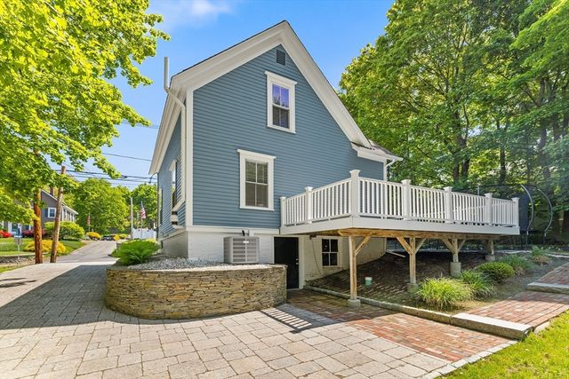 55 School St, Groveland, MA 01834