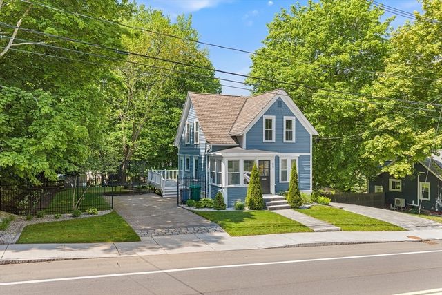 55 School St, Groveland, MA 01834