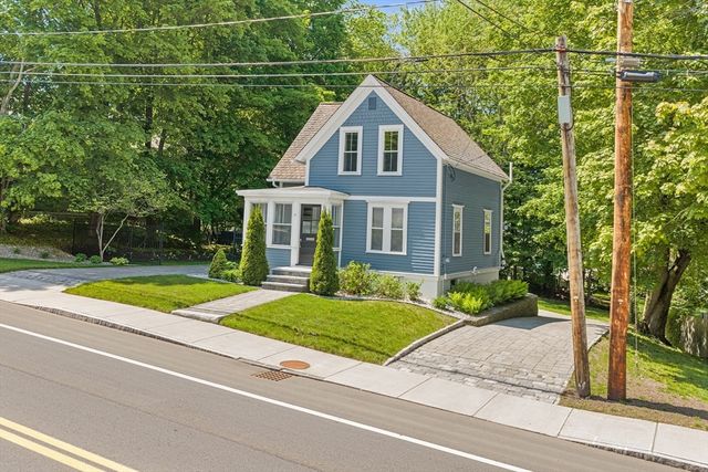 55 School St, Groveland, MA 01834