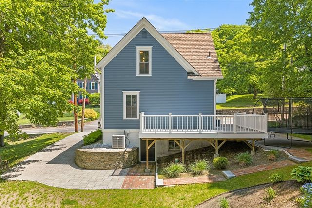 55 School St, Groveland, MA 01834
