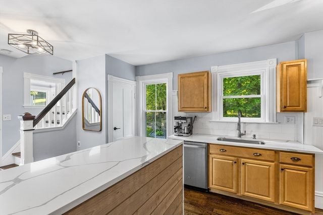 55 School St, Groveland, MA 01834