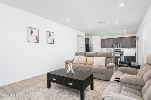 7121 W Vineridge Drive, Tucson, AZ 85757