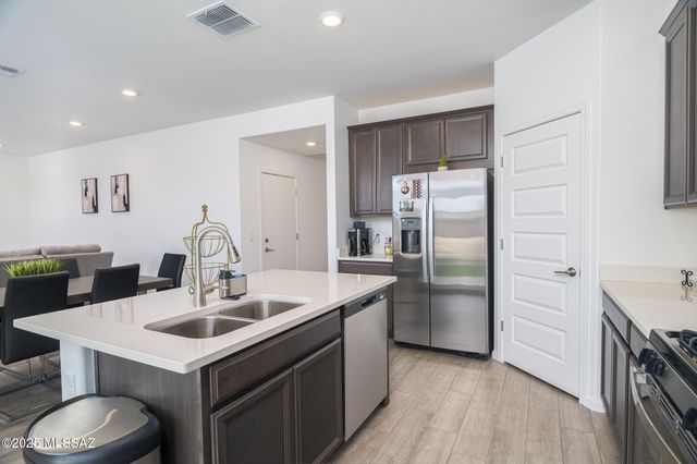 7121 W Vineridge Drive, Tucson, AZ 85757