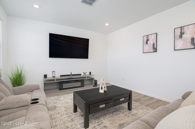 7121 W Vineridge Drive, Tucson, AZ 85757