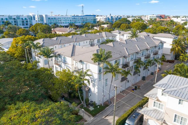 285 SE 6th Avenue O, Delray Beach, FL 33483