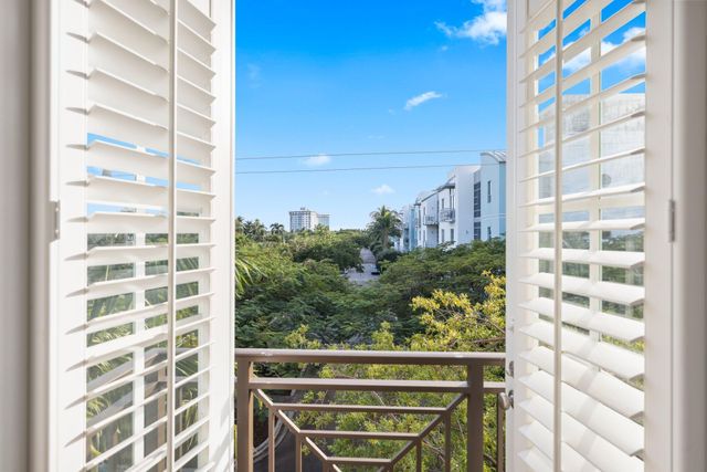 285 SE 6th Avenue O, Delray Beach, FL 33483