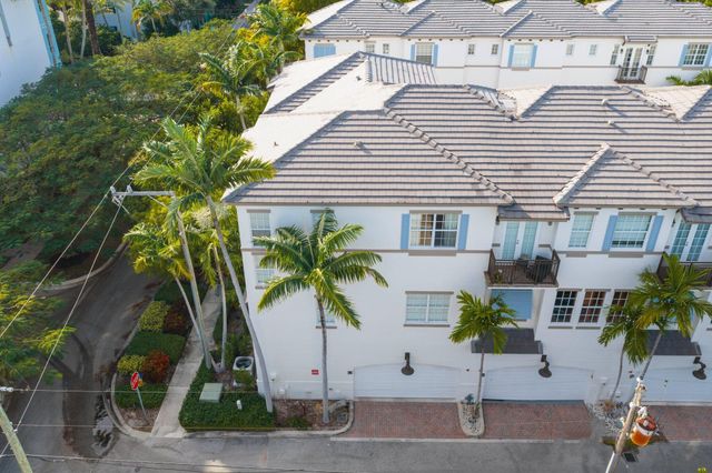 285 SE 6th Avenue O, Delray Beach, FL 33483