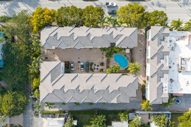 285 SE 6th Avenue O, Delray Beach, FL 33483