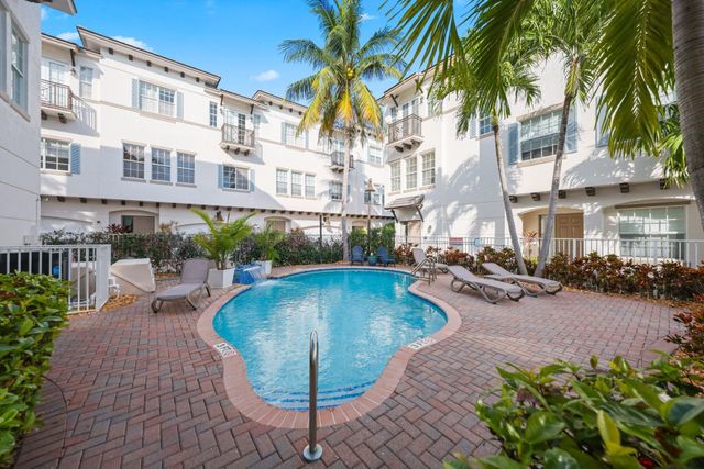 285 SE 6th Avenue O, Delray Beach, FL 33483