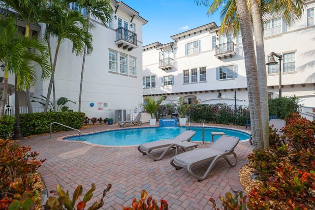 285 SE 6th Avenue O, Delray Beach, FL 33483