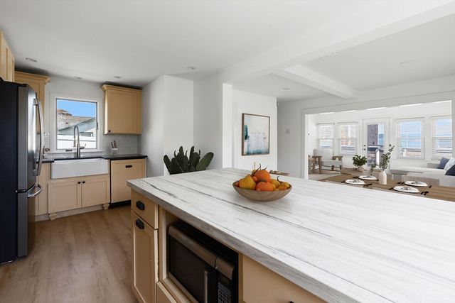 29 Aquidneck Ave, Portsmouth, RI 02871