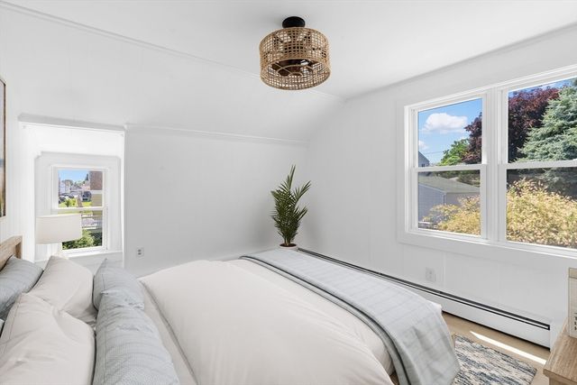 29 Aquidneck Ave, Portsmouth, RI 02871