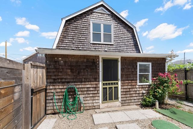 29 Aquidneck Ave, Portsmouth, RI 02871