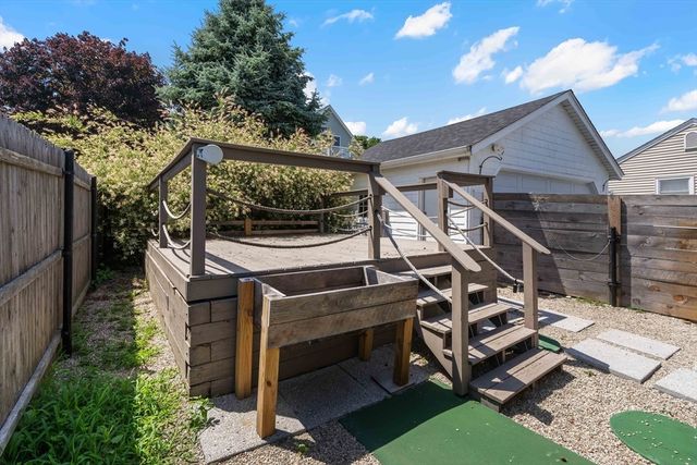 29 Aquidneck Ave, Portsmouth, RI 02871
