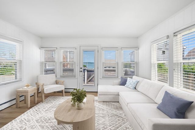 29 Aquidneck Ave, Portsmouth, RI 02871