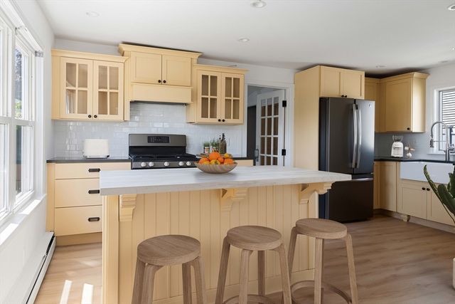 29 Aquidneck Ave, Portsmouth, RI 02871