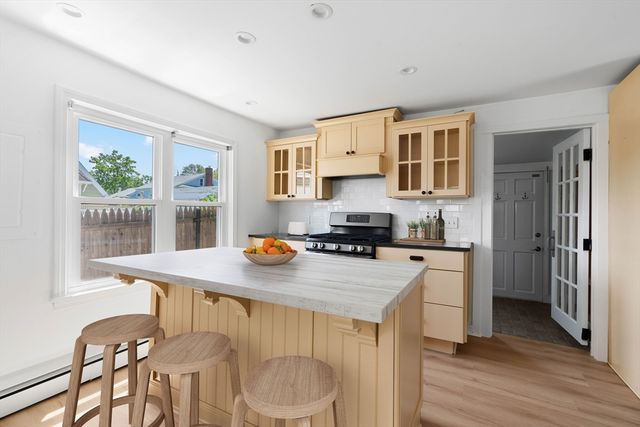29 Aquidneck Ave, Portsmouth, RI 02871