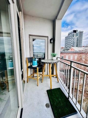 90 Bay Street Landing 4J, Staten Island, NY 10301
