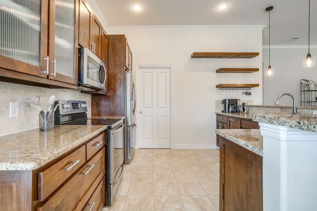 500 Heritage Trail, Burleson, TX 76028