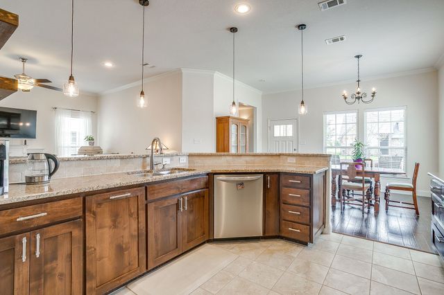 500 Heritage Trail, Burleson, TX 76028