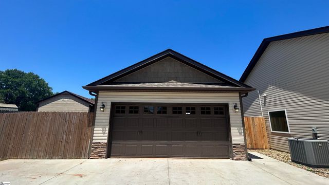 382 W Darby Road, Greenville, SC 29609