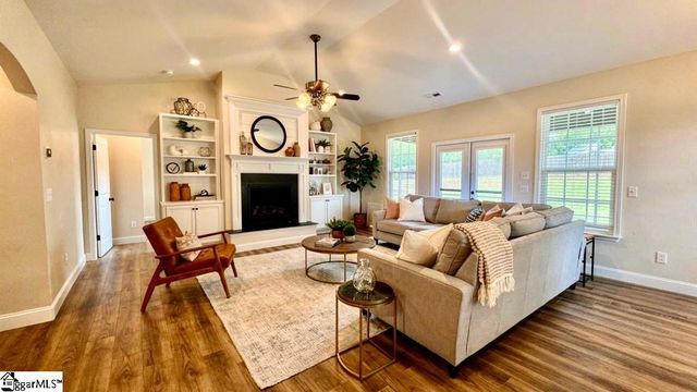 382 W Darby Road, Greenville, SC 29609