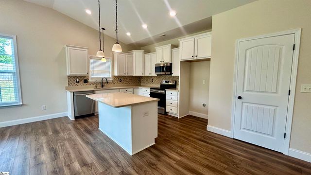 382 W Darby Road, Greenville, SC 29609