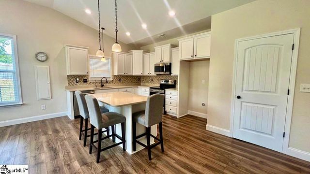 382 W Darby Road, Greenville, SC 29609