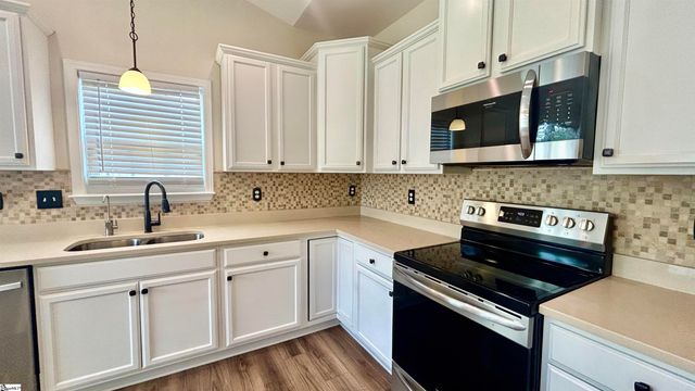 382 W Darby Road, Greenville, SC 29609