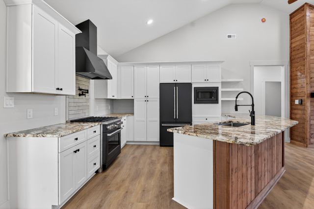 1131 Golf View CT, Huddleston, VA 24104