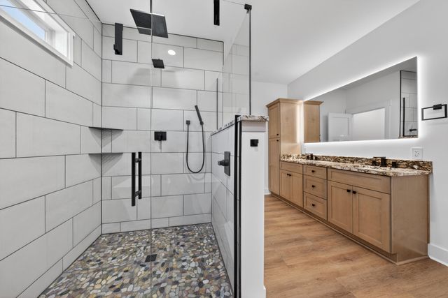 1131 Golf View CT, Huddleston, VA 24104