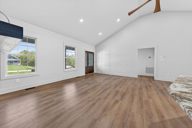 1131 Golf View CT, Huddleston, VA 24104