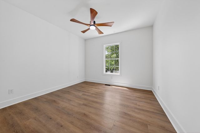 1131 Golf View CT, Huddleston, VA 24104