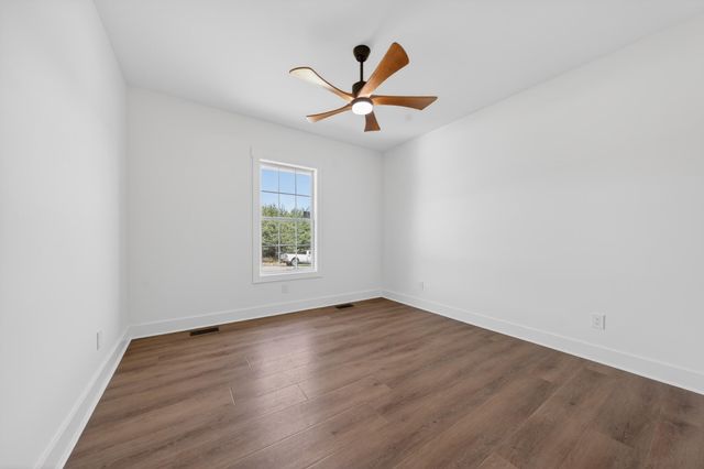 1131 Golf View CT, Huddleston, VA 24104