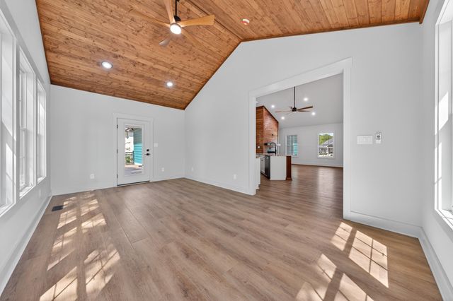 1131 Golf View CT, Huddleston, VA 24104