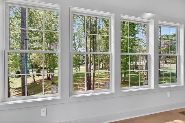 1131 Golf View CT, Huddleston, VA 24104