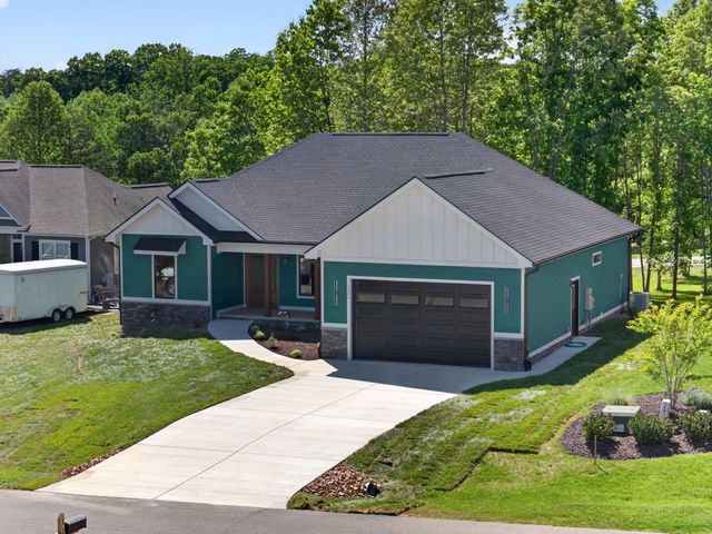 1131 Golf View CT, Huddleston, VA 24104
