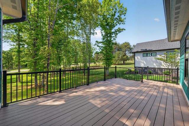 1131 Golf View CT, Huddleston, VA 24104