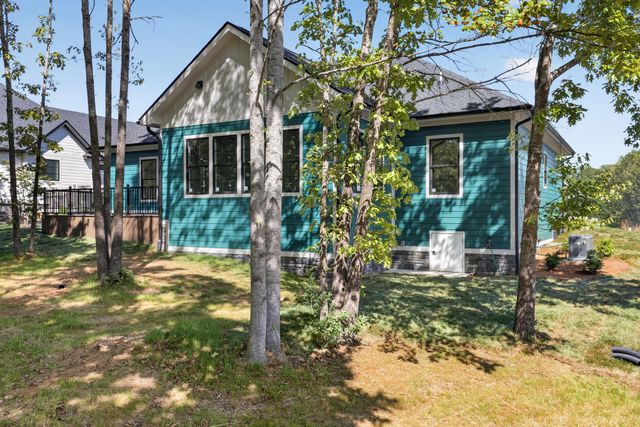 1131 Golf View CT, Huddleston, VA 24104
