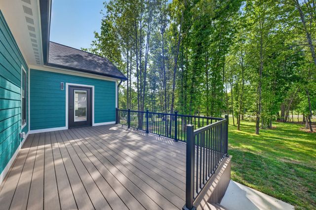 1131 Golf View CT, Huddleston, VA 24104