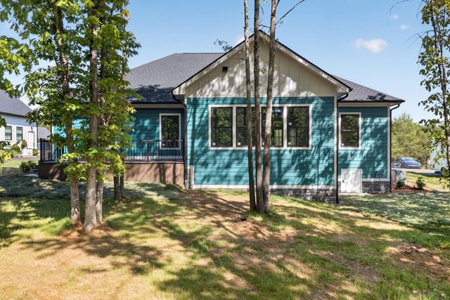 1131 Golf View CT, Huddleston, VA 24104