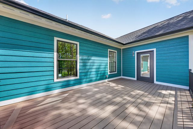 1131 Golf View CT, Huddleston, VA 24104