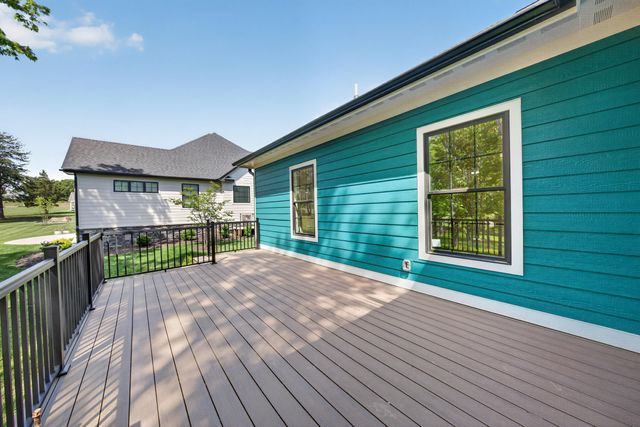1131 Golf View CT, Huddleston, VA 24104