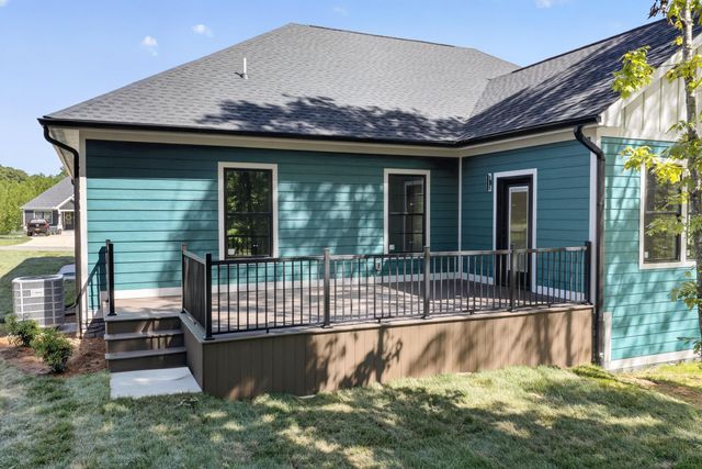 1131 Golf View CT, Huddleston, VA 24104